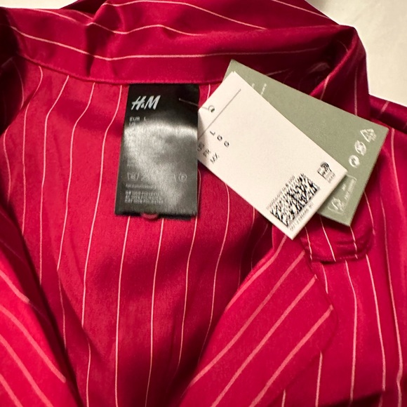 ๐HM red silk pin stripe pjs-new with tags-never worn. size L๐
๐ป๐๐ - Picture 8 of 8